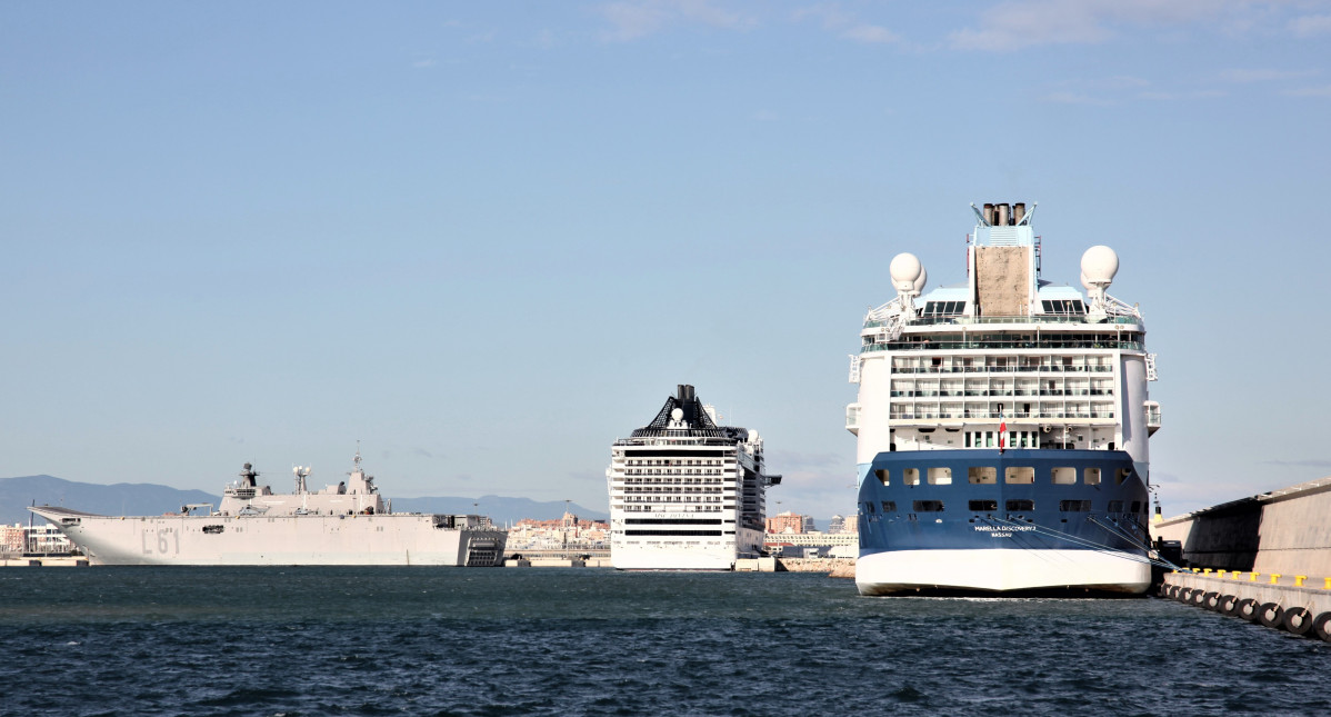 Valenciaport   Dos cruceros y un portaviones en la Ampliaciou0301n Norte