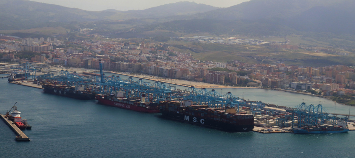Puerto de Algeciras   mayo 2020. Megaship MSC Arina. Cedida HELITY