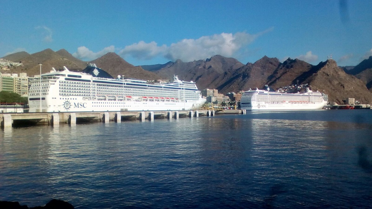 Puertos de Tenerife  cinco cruceros
