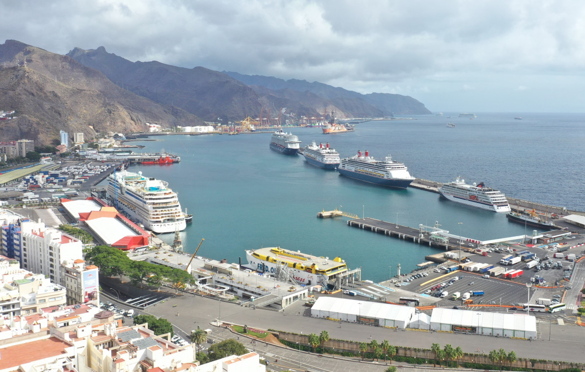 Puertos de Tenerife   cinco cruceros oct2021