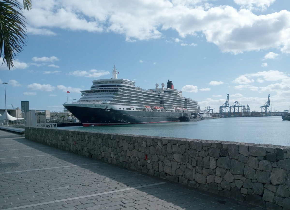Puerto de Las Palmas   Queen Elizabeth