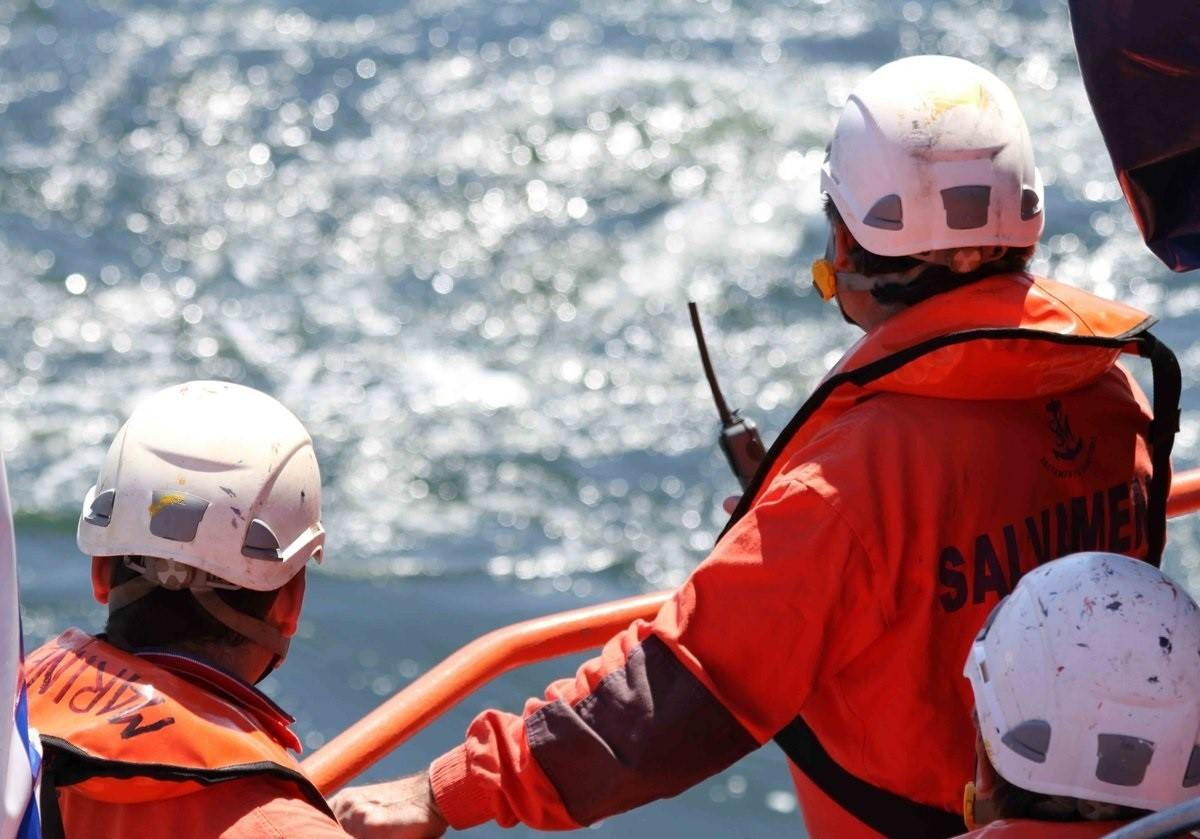 Salvamento maritimo rescata una embarcacion al sur de gran canaria