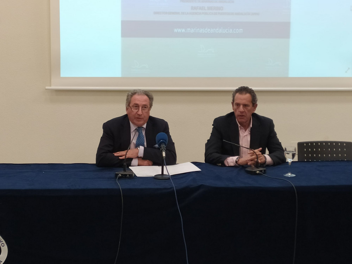 El presidente de Marinas de Andaluciu0301a, Joseu0301 Carlos Martiu0301n (izda) y el director de la APPA, Rafael Merino (dcha)