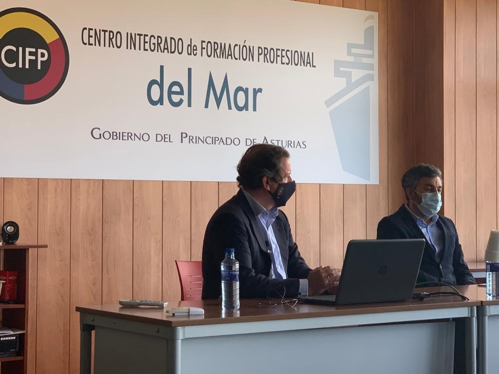 Cepesca   El Consejero Medio Rural y Cohesiu00f3n Territorial, Alejandro Calvo, con Javier Garat