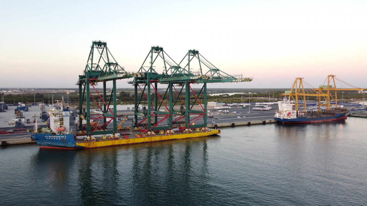 Puerto de Huelva   Gruas Super Post Panamax Muelle Sur
