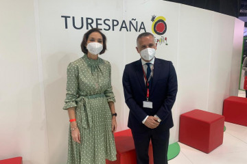 NAT   Reyes Maroto y Fernando Val consejero ejecutivo de Naviera Armas Trasmediterránea (002)