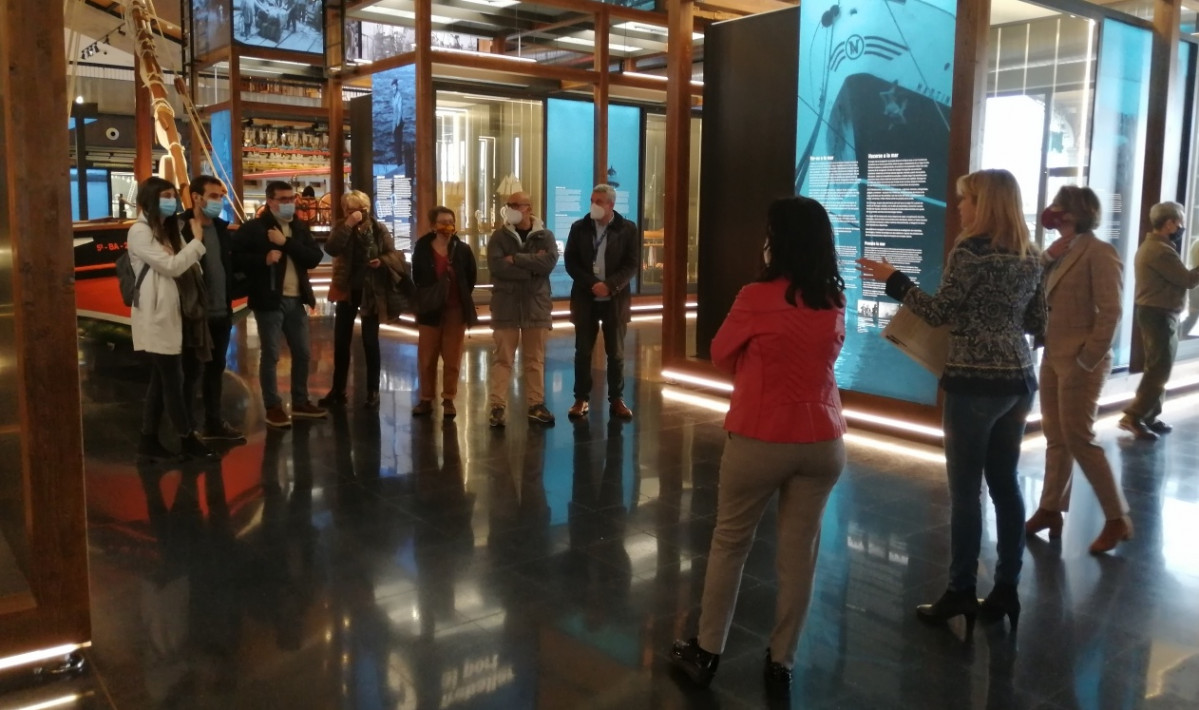 A8ceb9c05274b502fb0c493236e01a54 XL