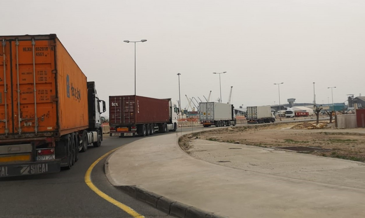 Puerto de Valencia   Camiones entrada