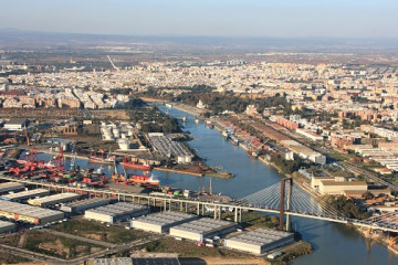 20160603PuertodeSevillaVistaaereapuertoyzal