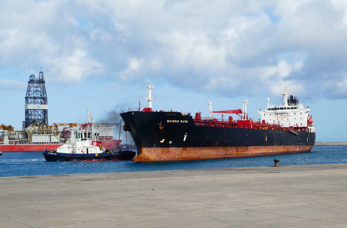 Puerto de Las Palmas   Cambulloneros   atraque buque tanque