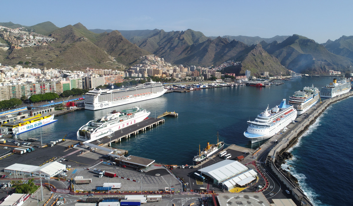 Puerto de Tenerife   panoramica pasajeros